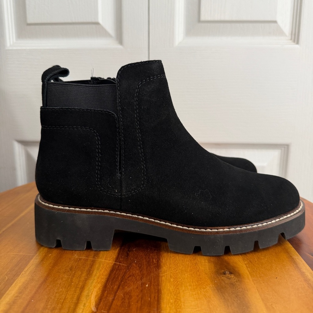 White Mountain glassie black leather suede Chelsea boots size 8.5